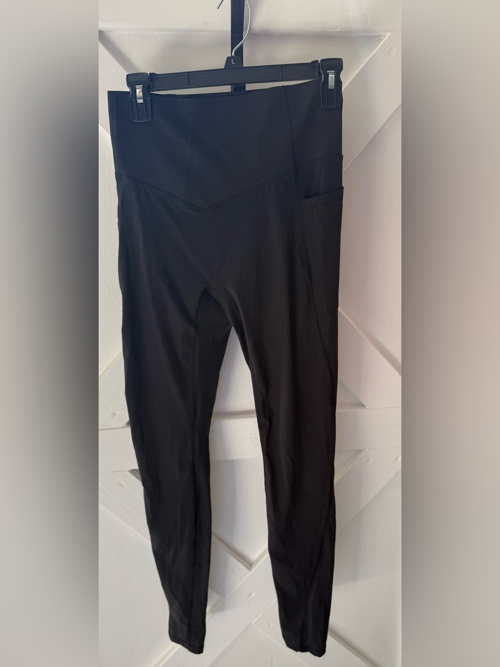 HALARA Black High-Rise Leggings with Side Pocket